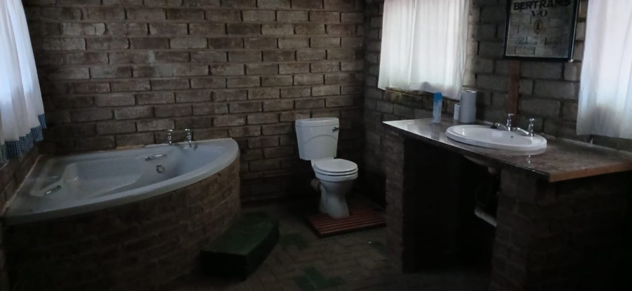 5 Bedroom Property for Sale in Olive Hill Free State